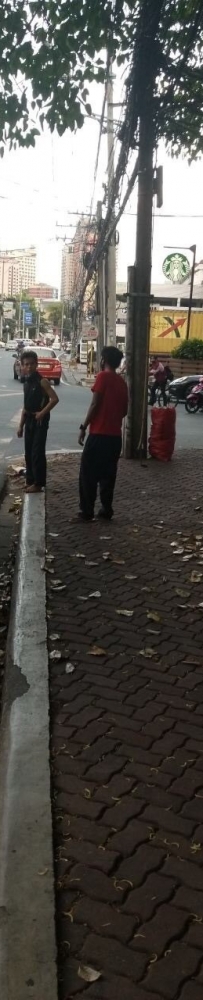 jazz附近路上，两个人合伙偷窃，请大家注意一下