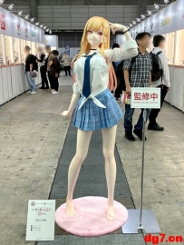 [10.23][转载新闻]喜多川海梦等身雕像曝光！JK制服可脱下更换泳装造型